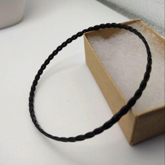 Black edgy‎ bracelet bangle - Picture 1 of 2